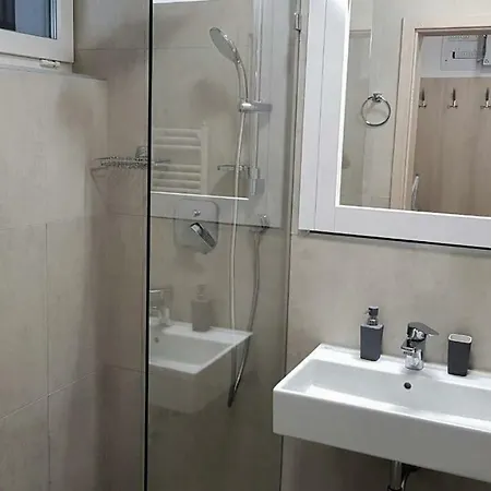 Διαμέρισμα Lela 106 *
